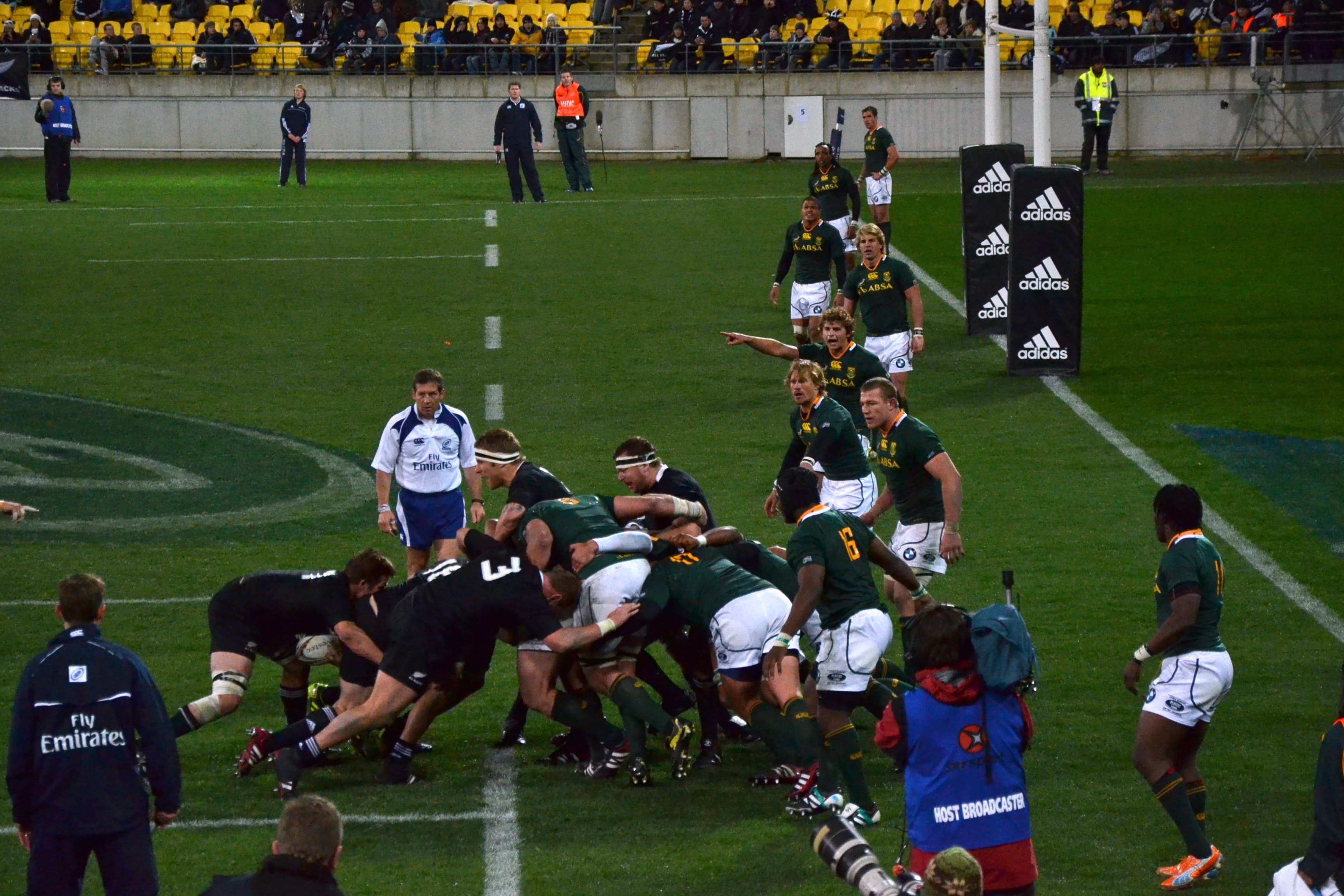 Richie McCaw drives a maul for the All Blacks against the Springboks, 2011